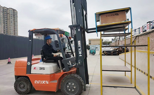 兰州叉车操作培训与兰州特种设备作业实训基地.jpg